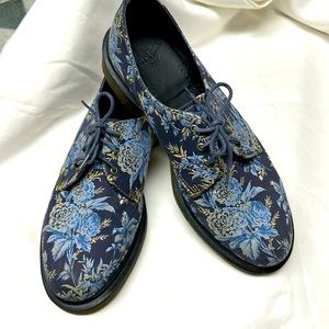 FREE SHIP  EUC Dr. Martens Size 42 EU Air Wave blue flower print low top UNISEX